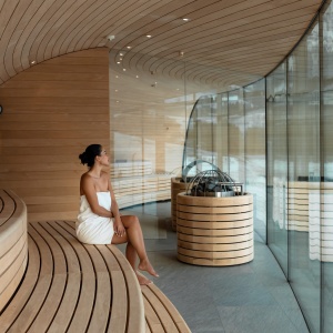 Sauna im Longevity-Programm zur Förderung von Durchblutung und Hitzeschockproteinen